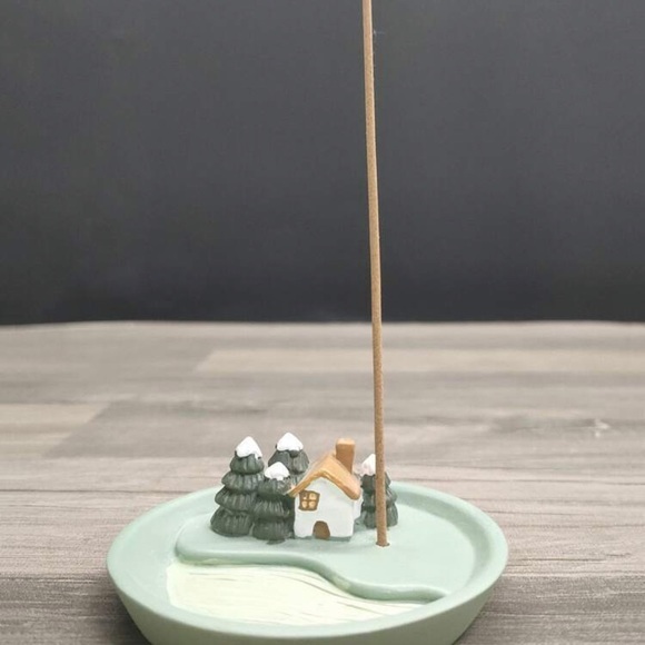Incense Stick Holder Cottage in the Woods Snowy Resin Figure Statue Miniature - Picture 9 of 11